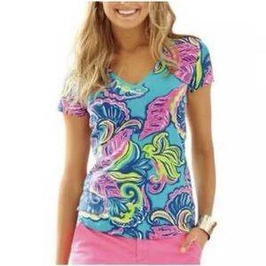 Lilly Pulitzer Etta T shirt. Bright vibrant colors. Size Medium